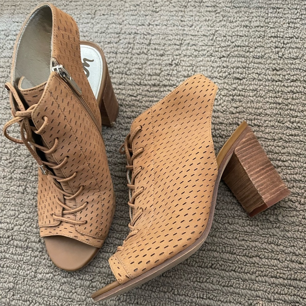 Sam Edelman Ennette Perforated Lace Up Heeled Leather Bootie